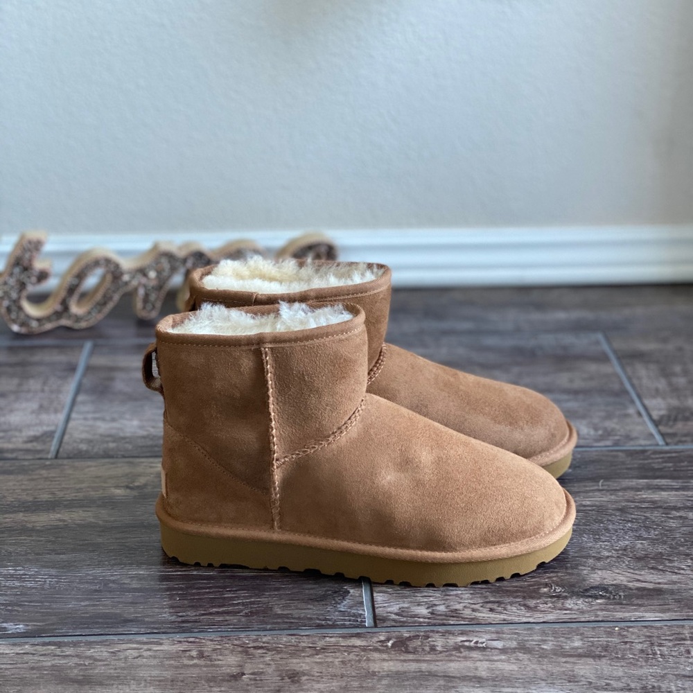 New UGG Women’s Classic Mini in Chestnut